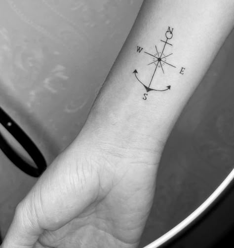 Compass Tattoo Design Minimalist, Anker Tattoo For Women, Feminine Nautical Tattoo, Anchor Tattoo Couples, Compass Anchor Tattoo Design, Fine Line Compass Tattoo, Minimalist Compass Tattoo, Anchor Compass Tattoo Women, Small Fine Line Compass Tattoo