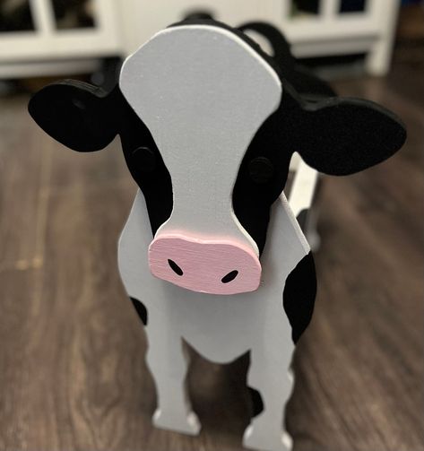 Cow Planter Wood Planter Cows Garden Planter Farmhouse - Etsy Cow Planter, Styrofoam Art, Me And My Husband, Wood Carving For Beginners, Wood Planter, Wood Art Projects, Cow Decor, Animal Planters, Outdoor Paint