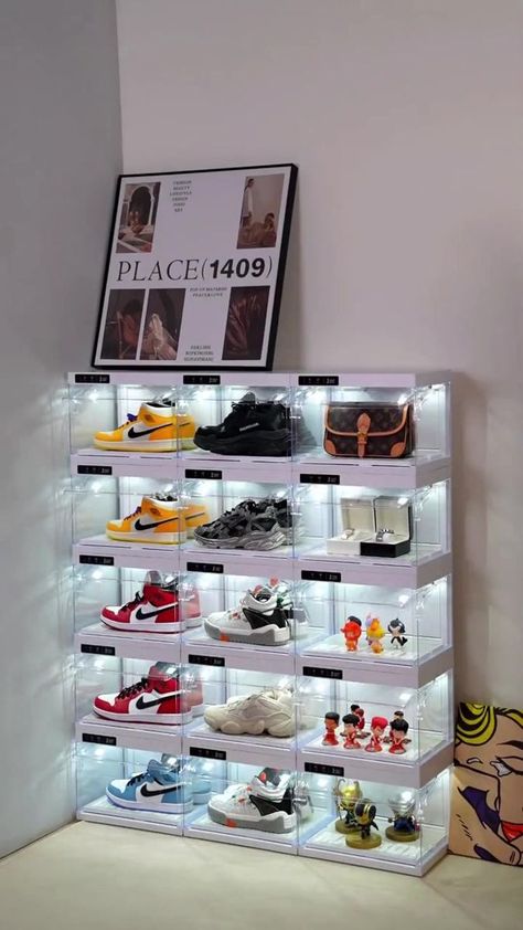 🥰Fully automated smart shoebox 👍 Automatically expands and retracts ⭐ Perfect for displaying your favorite shoes, accessories and bags 💝 Decorate your... | By Coalesceliy Store - Facebook Shoe Display Ideas Bedroom, Nike Shoe Box Display, Nike Shoe Box Wall, Jordan Shoe Box Shelf, Jordan Shoe Box Wall Display, Shoe Dispaly Teen Room, Sneaker Displays, Sneakers Box, Shoe Display