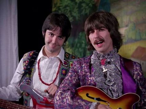 Beatles 1967 | Paul McCartney and George Harrison Hello Goodbye Beatles, Stuart Sutcliffe, Beatles George, Beatles Love, Hello Goodbye, Beatles Photos, Beatles Pictures, John Lennon Beatles, Beatles John