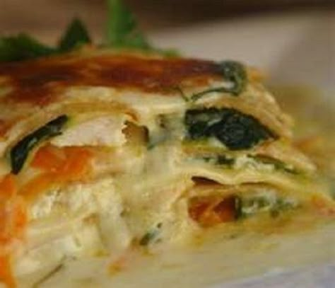 Olive Garden's VEGETABLE LASAGNA * no meat * LOTS of VEGETABLES * Alfredo Sauce ** recipe & photo courtesy of Olive Garden Olive Garden Lasagna, Vegetable Lasagna Recipe, Savory Spice, Alfredo Lasagna, Seafood Lasagna, Olive Garden Recipes, Veggie Lasagna, Vegetable Lasagna, Lasagna Recipes