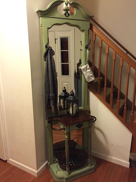 Sage green hall tree makeover Hall Tree Makeover, Sage Green Hallway, Hall Tree With Mirror, Antique Hall Tree, Green Hallway Ideas, Black Painted Furniture, Repurpose Furniture, Green Hallway, Mirror Makeover