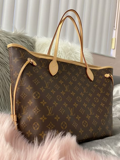 Gucci Big Bags, Luis Vuitton Neverfull, Lv Handbags Aesthetic, Louis Vuitton Neverfull Aesthetic, Big Louis Vuitton Bag, Louis Vuitton Sac, Louis Viouton Purse, Luis Vitton Hand Bag, Big Designer Bags