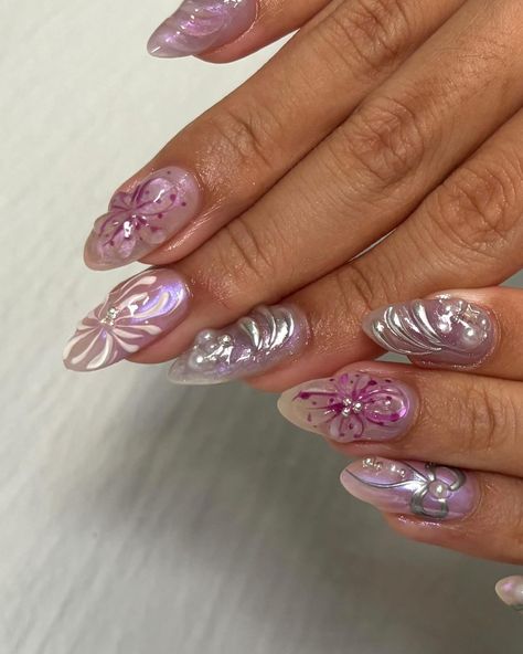 Pastel Purple Butterfly Nails, Silver Flower Nails, White Color Nails, Eccentric Nails, Nails Silver Chrome, Pink Purple Nails, Shiny Aesthetic, Europe Nails, Purple Colour Scheme