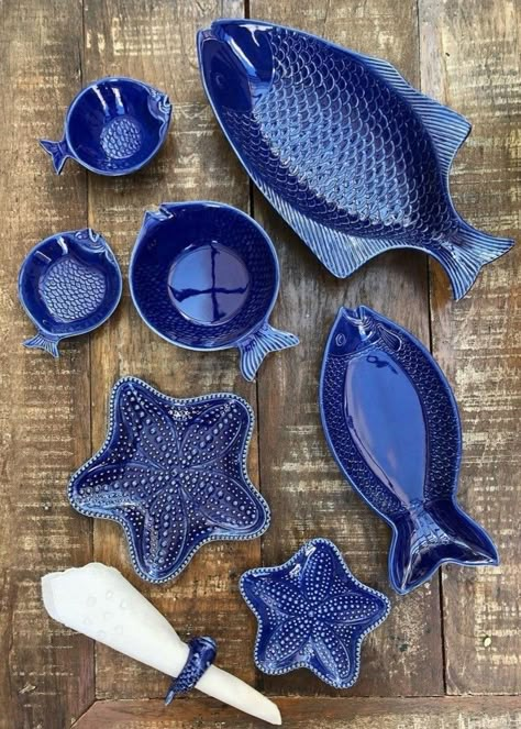 Unique Crockery, Cooking Aesthetics, Ceramic Fish Plate, Fish Pottery, Kitchen Ceramics, Cute Pottery, Fish Plates, Animal Plates, Fish Theme