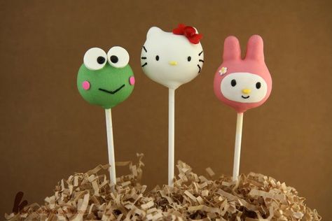 Hello Cafe, Sanrio Cake, Sanrio Birthday, Hello Kitty Birthday Theme, Hello Kitty Theme Party, Cake Pop Designs, Kai Lan, Cake Pop Decorating, Pop Ideas