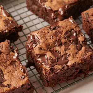 Chewy Brownies Recipe, Copper Chef, Bigger Bolder Baking, Chewy Brownies, No Bake Brownies, Brownies Recipe, Brownie Recipes, Baking Tips, Christmas Desserts