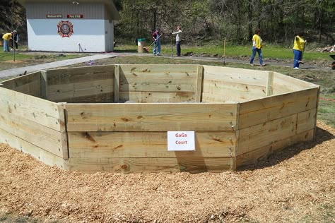 Gaga pit complete 900 x 600 Diy Gaga Ball Pit, Gaga Pit, School Outdoor Area, Diy Ball Pit, Gaga Ball Pits, Outside Playground, Gaga Ball, Kids Ball Pit, Outdoor Play Space