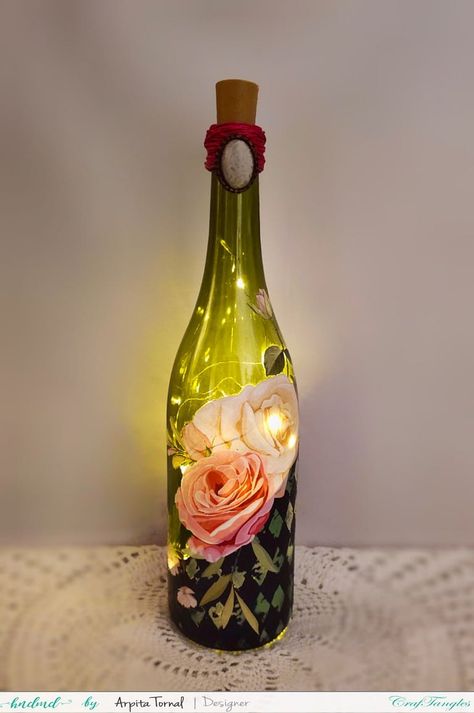 Decoupage Wine Bottles, Crafts With Bottles, Bottle Crafts Christmas, Decoupage On Canvas, Decoupage On Glass, Wine Bottle Crafts Christmas, Decoupage Bottles, Wine Bottle Vases, Decoupage Jars