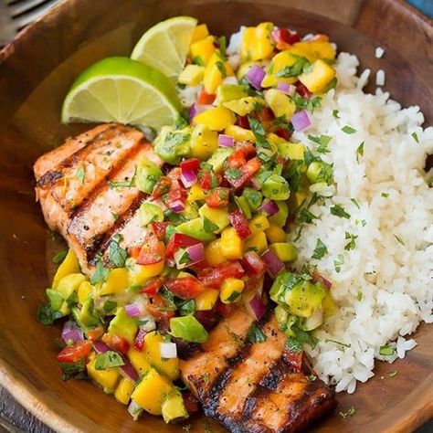 New Dinner Recipes, Mango Salsa Salmon, Healthy Summer Dinner Recipes, New Dinner, Mango Avocado Salsa, Lime Salmon, Healthy Salmon Recipes, Salmon Avocado, Healthy Summer Dinners