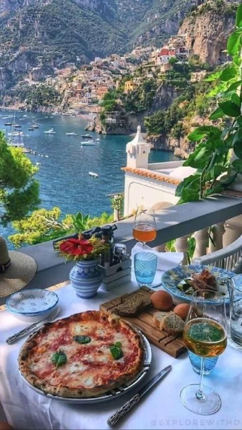 Italy Vibes, Europe Aesthetic, Fotografi Vintage, Dream Vacations Destinations, Italy Summer, Italy Aesthetic, Europe Summer, Dream Travel Destinations, Dream Holiday