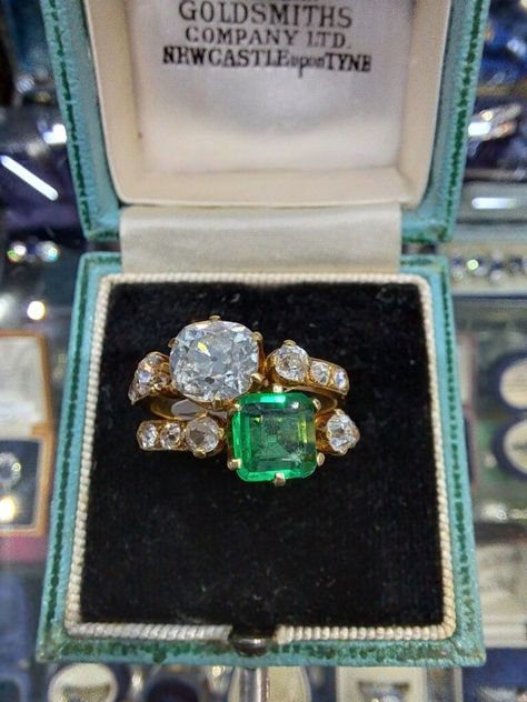 Highly singular dual emerald and diamond ring – Delphi Antiques (Dublin) Dual Diamond Engagement Ring, Antique Emerald Engagement Ring, Antique Emerald Ring, Jewelry Girl, Emerald And Diamond Ring, Luxury Jewellery, Yellow Gold Setting, Cushion Cut Diamonds, Emerald Engagement Ring