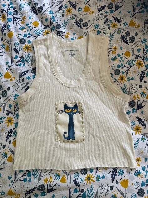 Homemade painted patch, brandy Melville tank top Shirt Designs Aesthetic, How To Sew Tank Top, Patches On Shirt, Patch On Shirt, Tank Top Painting Ideas, Tank Top Embroidery Ideas, What To Do With Old Tank Tops, Clothing Patches Ideas, Homemade Clothes Ideas