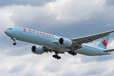 Canada Airport, Toronto Pearson International Airport, Plane Spotting, 777 300er, Airplane Landing, Thai Airways, Air Canada, Boeing 777, Commercial Aircraft