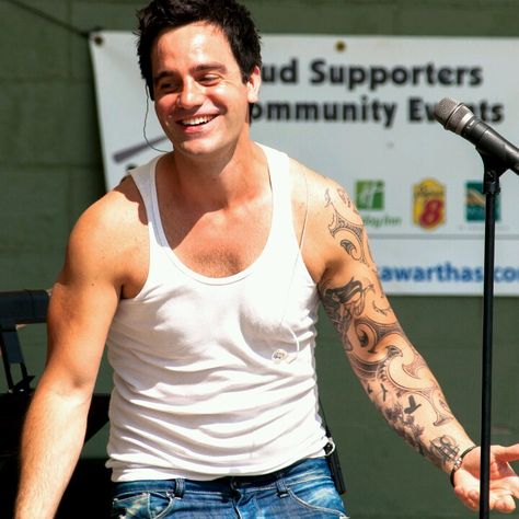 Ramin's ink is gorgeous! Phantom Opera, Hadley Fraser, Miss Saigon, Sierra Boggess, Ramin Karimloo, Note Tattoo, Guy Stuff, Music Theater, Music Note