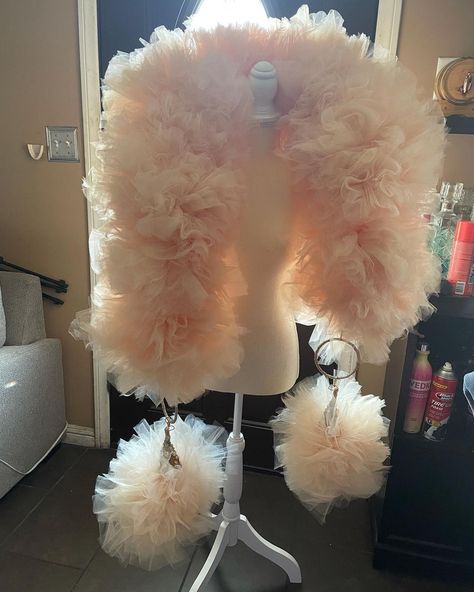 Diy Burlesque Costume, Cabaret Costumes, Dynasty Fallon, Celebrity Fits, Cabaret Costume, Burlesque Outfit, Showgirl Costume, Gala Ideas, Burlesque Costumes