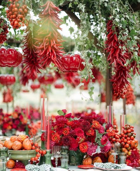 Tomato Table Decor, Italian Theme Decor, Iranian Wedding, Red Vegetables, Tuscan Inspired Wedding, Colorful Weddings, Italian Lunch, Italian Theme, Fruit Wedding