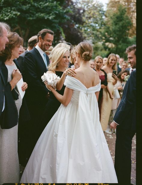 The Bride Wore Carolina Herrera for Her Paris Wedding That Included Midnight Museum Tours and an All-Night Disco | Vogue Midnight Museum, Carolina Herrera Wedding Dress, Vogue Weddings, Parisian Wedding, Vogue Wedding, Paris Wedding, Bridal Fashion Week, Wedding Mood Board, Bridal Hair And Makeup