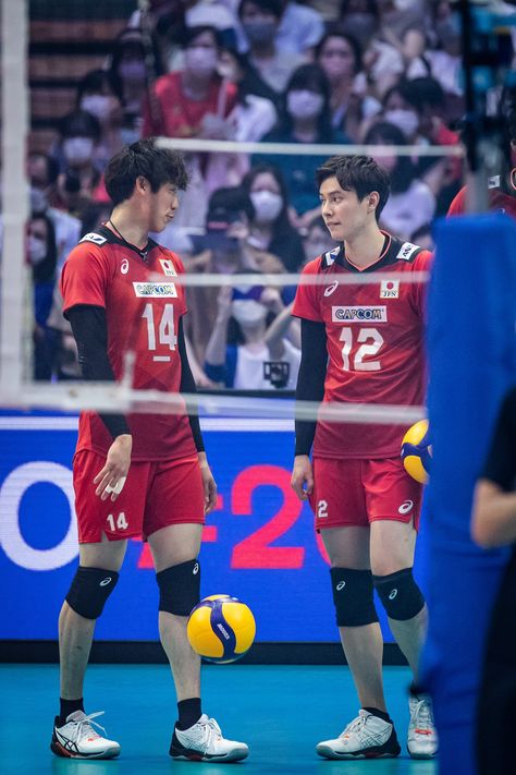 Japan Volleyball Team Men Wallpaper, Ran And Yuki Volleyball, Japan Volleyball Team Men, Japan Volleyball, Volleyball Wallpaper, Japan Volleyball Team, Volleyball Poses, Ryujin Nippon, Mens Volleyball