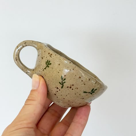 ☕️ Delight in every sip with this small handmade floral espresso, cappuccino, and Turkish coffee cup. Crafted from high-quality stoneware, this charming cup features a delicate floral design, perfect for adding a touch of elegance to your coffee routine. Whether you're enjoying a quick espresso or a leisurely cappuccino, this versatile cup enhances the experience. Ideal as a unique gift for coffee lovers or as a special addition to your own collection, this handcrafted piece combines functionali Ceramic Cappuccino Cups, Espresso Cups Ceramic, Ceramic Espresso Cups, Pottery Coffee Mugs, Ceramic Cafe, Small Coffee Cups, Espresso Mug, Turkish Coffee Cups, Cappuccino Mugs