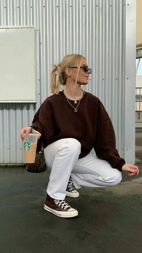 Converse Aesthetic Outfit, Brown Converse Outfit, Brown Aesthetic Outfit, Dinner Outfit Casual, Brown Converse, Converse Outfits, Look Legging, Skandinavian Fashion, Casual School Outfits