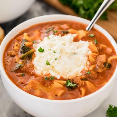 Lasagna Soup Easy Lasagna Soup, Sugar Spun Run, Cream Cheese Mints, Lasagna Soup Recipe, Italian Comfort Food, Creamy Potato Soup, Classic Lasagna, Lasagna Soup, Cheesy Recipes