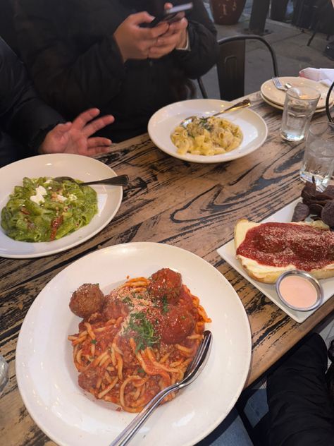 San Francisco eats restaurant: Tonys in San Francisco, California #pasta #city #italian #goodeats Boy Girl Twin Outfits, San Francisco Food, California Restaurants, Viet Food, California Food, San Francisco Restaurants, Little Italy, San Fran, Spring Break