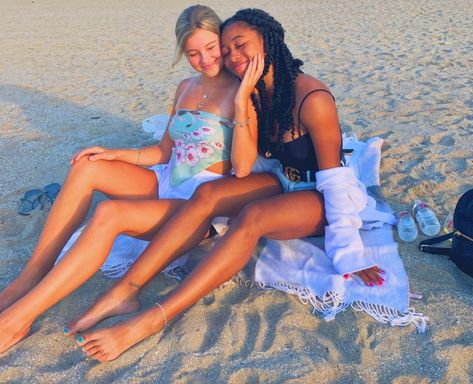 Interracial Dating, Female Friendship, Girlfriend Goals, Best Friends Aesthetic, Cute Friend Photos, Bestie Goals, Friend Goals, It Goes On, Best Friend Goals