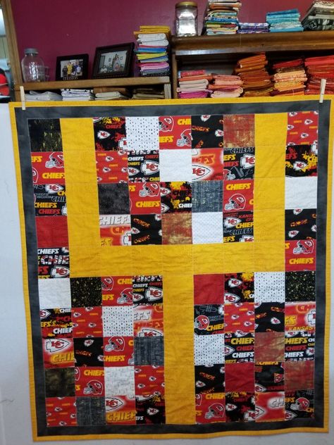 Kansas City Chiefs Quilt, Chiefs Quilt, College Quilts, Kansas City Chiefs Craft, Chiefs Crafts, Quilting Table, Kansas Chiefs, Weight Watchers Smart Points, Kids Quilts