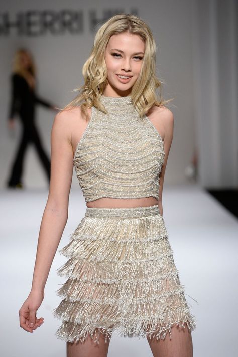 52096 - Sherri Hill - NYFW Fall 2018 | Two piece with beaded high neck bodice and beaded fringe cocktail skirt. | Video at: www.sherrihill.com/gallery/?pid=52096&fdid=nyfw-fall-2018 | Some images at: ios.sherrihill.com/fashion-week/new-york-fashion-week-february-2018#tab-0 Sheri Hill, Sherry Hill, Cocktail Skirt, Cute Formal Dresses, Preformance Outfits, Concert Outfits, Glamour Dress, Sherri Hill Dresses, Pretty Prom Dresses