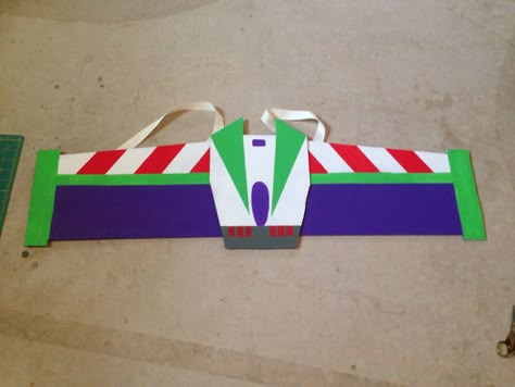 How To Make Buzz Lightyear Wings, Buzz Light Year Wings Diy, Buzz Lightyear Wings Template, Buzz Lightyear Wings Diy, Diy Buzz Lightyear Wings, Buzz Lightyear Fantasia, Buzz Lightyear Costume Women Diy, Diy Buzz Light Year Costume, Diy Buzz Light Year Costume Women