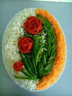 Decorações Com Comidas, Food Carving, Veggie Tray, Food Displays, Food Garnishes, Food Crafts, Food Platters, Fruit And Veg, Food Humor