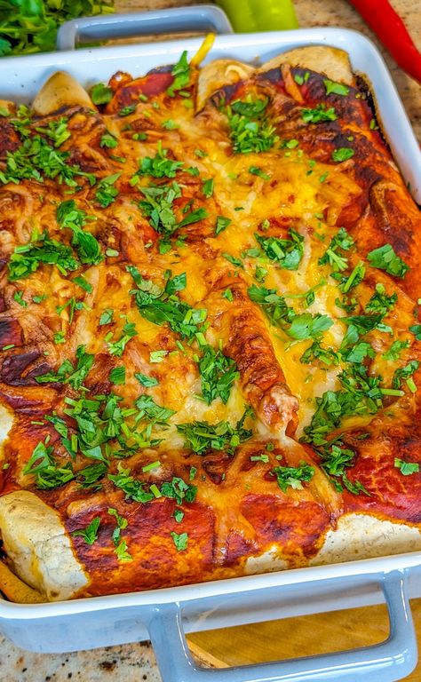 Green Chili Cheese Enchiladas, Chili Cheese Enchiladas, Chicken Cheese Enchiladas, Chili Enchiladas, Soft Tortillas, Leftover Chili, Healthy Chili, Chicken Breast Recipes Baked, Chili Ingredients