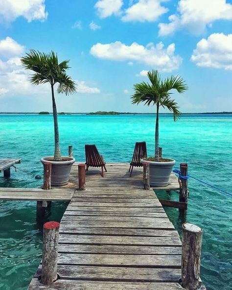 Tips para viajar barato a Bacalar, la laguna de los siete colores. #caribemexicano #bacalar #bacalarlagoon Mayan Riviera, Beautiful Vacations, Beach Wallpaper, Quintana Roo, Beach Getaways, Most Beautiful Beaches, Tropical Islands, Mexico Travel, Riviera Maya