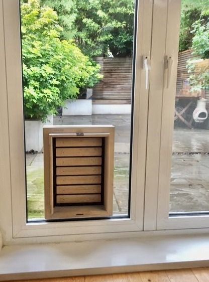 Bouncer (Large) Grey wooden cat flap and dog flap for large dogs installed in the window of a glass facade door of a terrace | © Tomsgates Dog Flap, Large Dog Door, Quiet Cat, Dog Window, Cat Flap, Pet Doors, Pet Door, Wooden Dog, Dog Shower