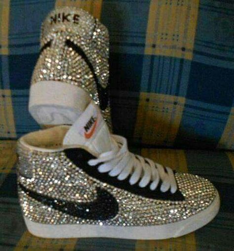 Blinged out NIKES Looks Hip Hop, Mode Shoes, Nike Free Run, Bling Shoes, Nike Free Shoes, Nike Free Runs, Nike Shoes Outlet, Herve Leger, Nike Shoes Women