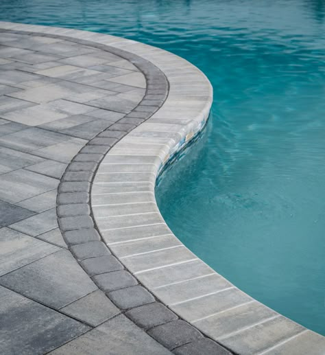 Break from the norm by using different borders around your pool. Pool Patio Pavers, Swimming Pool Cocktail, Swimming Pools Backyard Inground, Backyard Swimming Pool, Pool Paving, Inground Pool Designs, Inground Pool Landscaping, Pool Pavers, Swimming Pool Decks