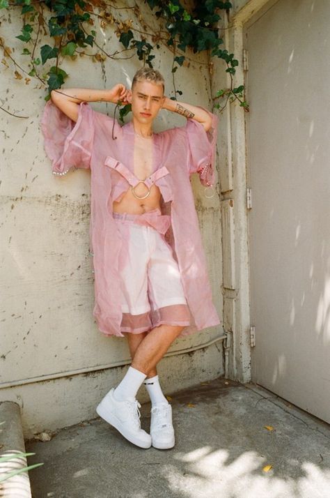 Olly Alexander Dazed Maxwell Clements 2016 Gender Fluid Fashion, Olly Alexander, Genderless Fashion, Stage Costume, Androgynous Fashion, Student Fashion, Moda Vintage, London Fashion, Isabel Marant