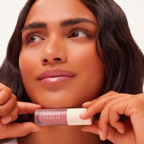 Summer Fridays Dream Lip Oil - Moisturizing Sheer Coverage, High-Shine Tint, Deep Hydration, Soft Mauve Shoot Makeup, Makeup Photoshoot, Lip Beauty, Photoshoot Makeup, Beauty Photoshoot, Summer Fridays, Lip Oil, Quote Prints, Volleyball