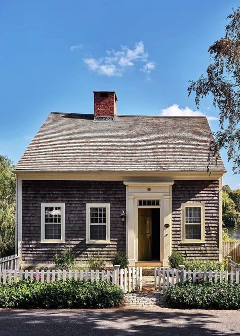 Hygge House, Charles Faudree, Cape Cod House Exterior, New England Cottage, Nantucket Cottage, Saltbox Houses, Small Cottage Homes, Cabin Exterior, Cottage Exterior