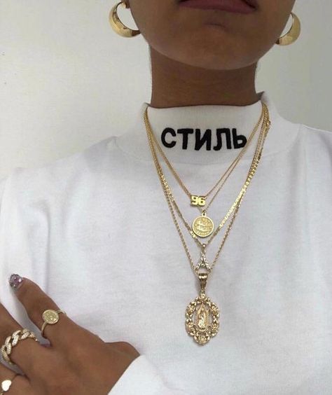 Coin Pendant Necklace, Gold Aesthetic, Diy Schmuck, Soft Grunge, Chris Brown, Delicate Necklace, Gold Hoop Earrings, Accessories Jewelry, Cute Jewelry