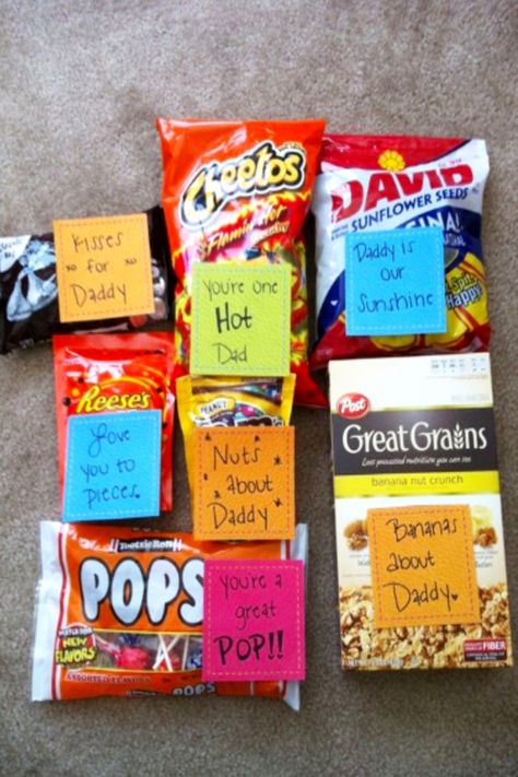 Father's Day gift basket ideas to make - DIY Fathers Day Gifts From Kids - Quick and Easy Father's Day crafts and gift ideas Fathers Day Gift Basket, Fathers Day Gifts Ideas, Easy Fathers Day Craft, Diy Easter Gifts, Valentines Gift Bags, Diy Gifts For Dad, Diy Father's Day Gifts, Diy Presents, Father's Day Diy