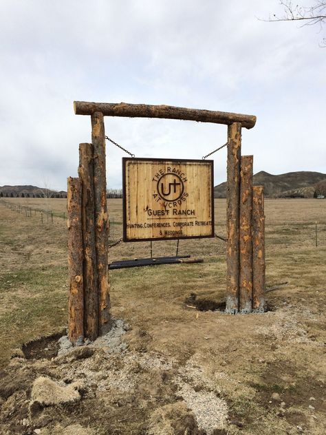 Guest Ranch Custom Hanging Sign – Frontier Iron Works Ranch Signs Entrance, Farm Signs Entrance, Ranch Entrance Ideas, Ranch Entrance, Driveway Sign, Business Signs Outdoor, Farm Entrance, Ranch Gates, Ranch Ideas