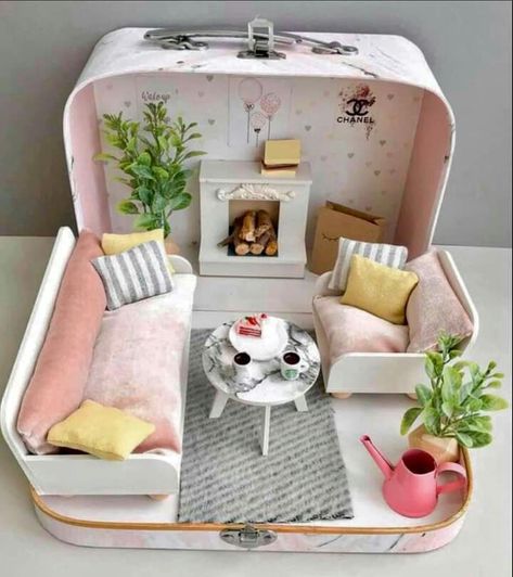 Travel Dollhouse, Doll Suitcase, Pink Dollhouse, Dollhouse Living Room, Doll House Plans, Mini Doll House, Doll House Crafts, Modern Dollhouse, Barbie House