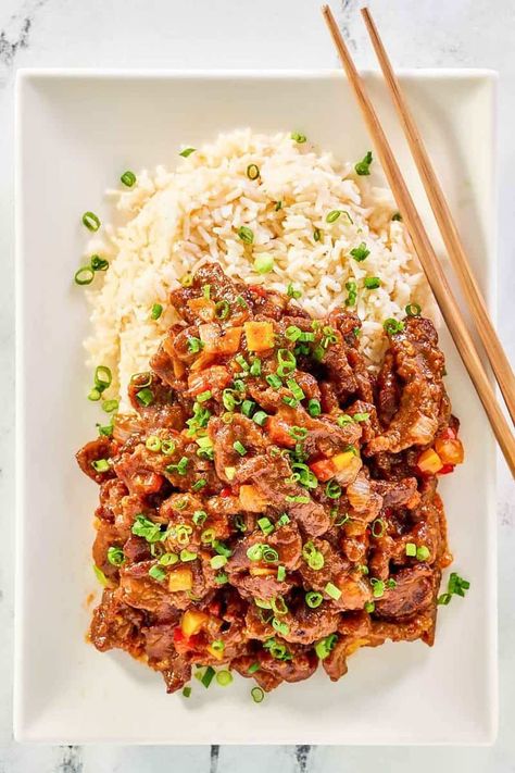 Panda Express Beijing Beef - CopyKat Recipes Bejing Beef, Ground Beef Casseroles, Restaurant Hacks, Chow Fun Noodles, Asian Entrees, Beijing Beef, Beef Casseroles, Homemade Chinese, Chinese Foods