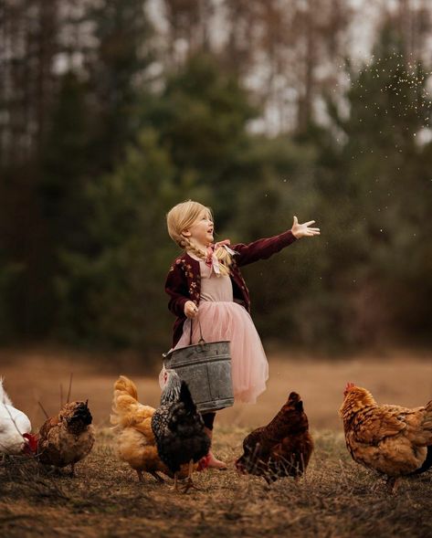 Baby Chick Photoshoot, Duckling Photoshoot, Homestead Photos, Chicken Photoshoot, Farm Family Photoshoot, Farm Family Pictures, Farm Engagement Photos, Sibling Photo Shoots, One Year Pictures