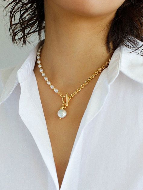 Pearl Necklaces - floysun Outfits With Pearl Necklace Casual, Outfit With Pearls, Pearl Necklace Outfit, Necklace Casual, Necklace Outfit, Casual Necklaces, Pearl Necklaces, Diy Clothes, Pearl Necklace