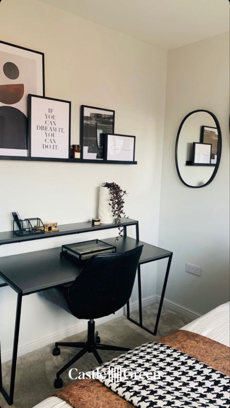 Black Desk Decor Ideas Aesthetic, Black Desk In Bedroom, Black Desk Aesthetic Ideas, Desk Room Ideas Decor Home Office, Office Ideas Black Desk, Black Desk Office Decor, Black Desk Ideas, Office Decor Black Desk, Home Office Ideas Black Desk