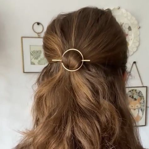 1pc Minimalist Golden Hair Accessories - Brass Hair Clip - Round Barrette - Hair Pin - Golden Hair Slide - Geometric Hair Clip Professional Hair Accessories, Dainty Hair Accessories, 70s Hair Clips, Cool Hair Accessories, Golden Hair Accessories, Hair Clips Gold, Minimalist Hair Accessories, Shein Accessories, Geometric Hair