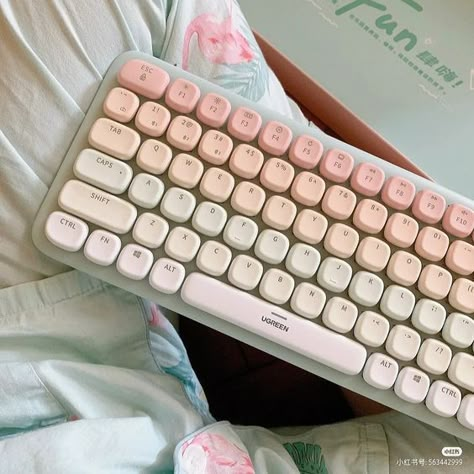 Fancy Keyboard, Custom Keyboards, Girl Office, Ipad Essentials, Hello Kitty Videos, Portable Office, Best Study Tips, Workout Inspo, Computer Set